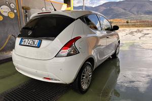 Lancia Ypsilon 3* serie 2017 valuto Permuta