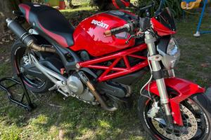 Ducati monster 696