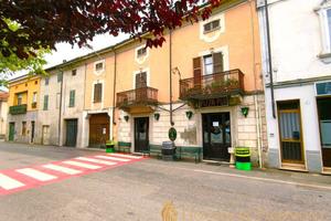 Casa indipendente di 650 m² con più di 5 locali a 