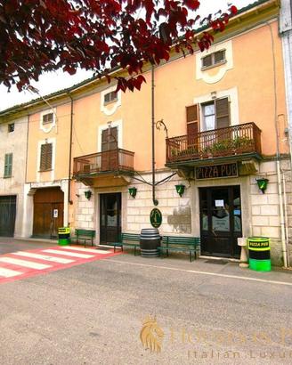 Casa indipendente di 650 m² con più di 5 locali a 