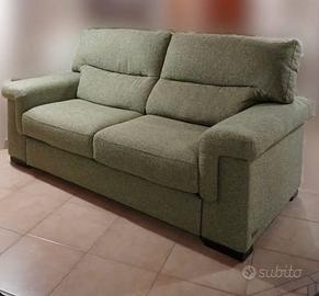 divano poltrona camera da letto e scrivania