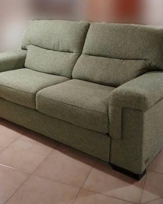 divano poltrona camera da letto e scrivania
