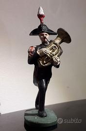 Carabiniere musicista in pasta
