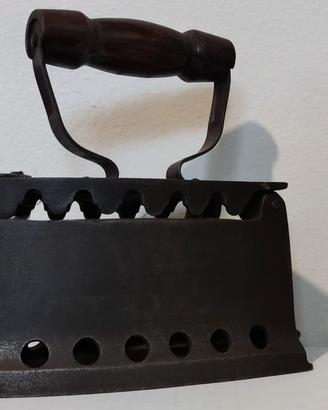 Ferro da stiro antico 