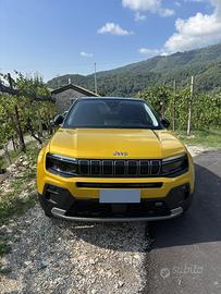 Jeep avenger  con treno gomme