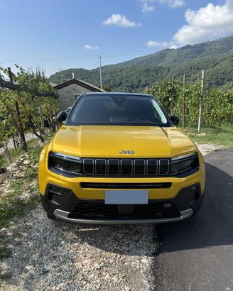 Jeep avenger  con treno gomme