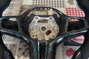 VOLANTE IN CARBONIO PER BMW F40