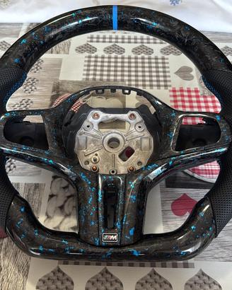 VOLANTE IN CARBONIO PER BMW F40