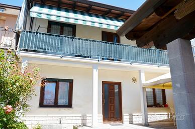 Ronchi dei leg:casa accostata con doppia corte