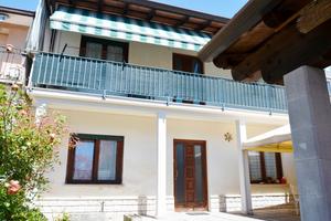 Ronchi dei leg:casa accostata con doppia corte