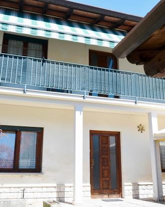 Ronchi dei leg:casa accostata con doppia corte