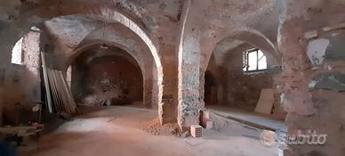 Bottega storica 200 mq zona archi della Marina