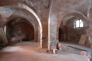 Bottega storica 200 mq zona archi della Marina
