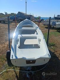 Barca lancia in vetroresina metri 4,10
