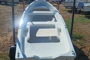 Barca lancia in vetroresina metri 4,10