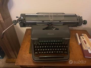 Macchina da scrivere Olympia modello Super De Luxe