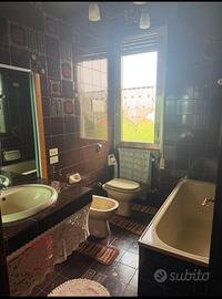 Bagno vintage con specchio luci led