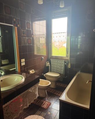 Bagno vintage con specchio luci led