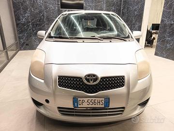 TOYOTA Yaris 1.0 5 porte