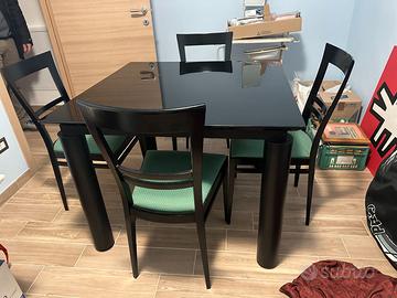 Tavolo allungabile con 4 sedie