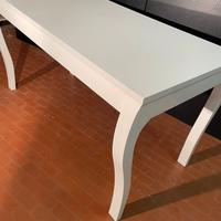 Tavolo con gambe barocche