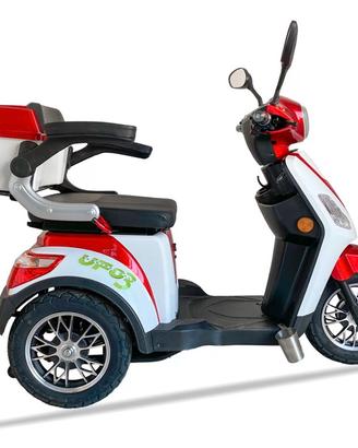 Scooter a tre ruote per anziani e disabili