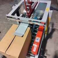 Nastratrice semiautomatica per scatole