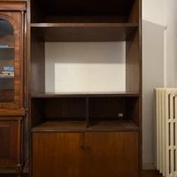 Mobile TV in kegno con ripiani e ante