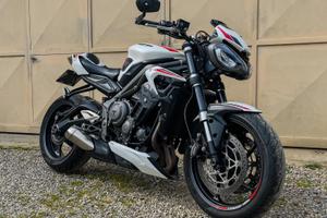 Triumph Street Triple S 660 A2