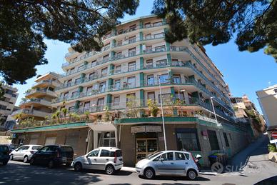 Viale Italia - Quadrilocale al piano alto