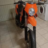 Moto ktm 640 Lc4 Supermoto