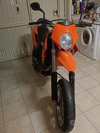 Moto ktm 640 Lc4 Supermoto