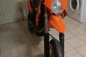 Moto ktm 640 Lc4 Supermoto