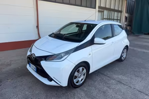 Toyota Aygo 1.0 VVT-i 69 CV 5 porte x-cool