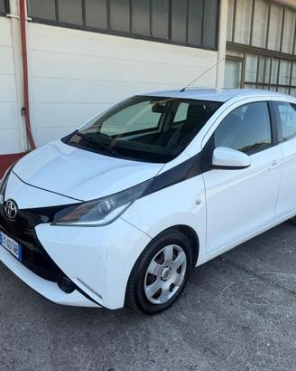 Toyota Aygo 1.0 VVT-i 69 CV 5 porte x-cool