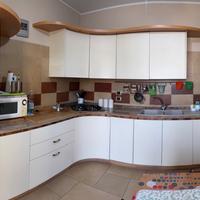 CUCINA COMPLETA ANGOLARE IN LEGNO OPACO PANNA