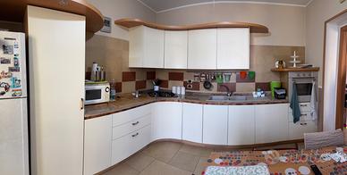 CUCINA COMPLETA ANGOLARE IN LEGNO OPACO PANNA