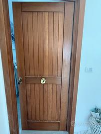 portoncino  ingresso in legno massello.