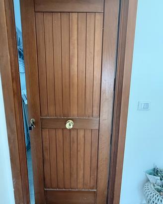 portoncino  ingresso in legno massello.