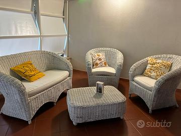 Set in vimini bianco Divano, 2 poltrone e tavolino