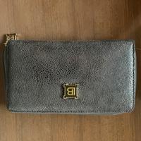 Portafoglio grigio lucente Laura Biagiotti.