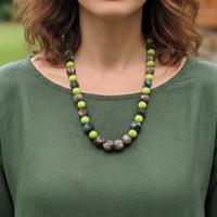 Collana artigianale bicolore con perle in seta 