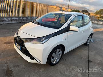 Toyota Aygo 1.0 VVT-i 69 CV 5 porte x-play