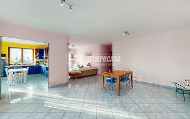 AMPIO APPARTAMENTO IN VILLA CON TERRAZZO, TAVERNA