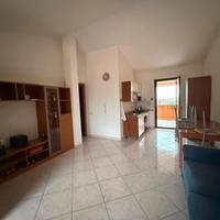 Ampio Quadrivano arredato con posto auto