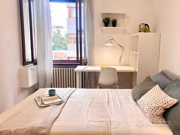 Stanza matrimoniale con utenze e servizi inclusi