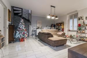 OLGIATE OLONA - QUADRILOCALE CON DOPPI SERVIZI E B