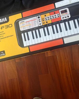 Pianola Yamaha pss f30