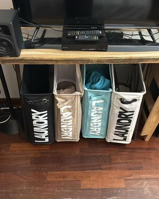 Tavolo in legno con specchio lungo (sotto la TV)