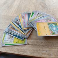 lotto 50 carte carte Pokemon con una inglese